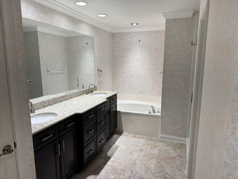 Building Photo - 300 Bermuda Bay Cir