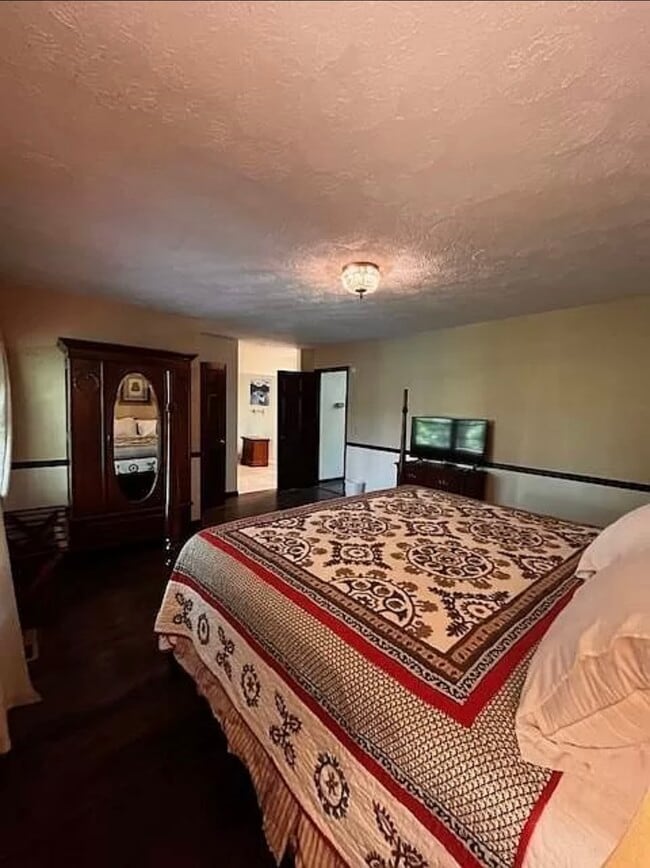 Building Photo - 680 Chalet Village Dr