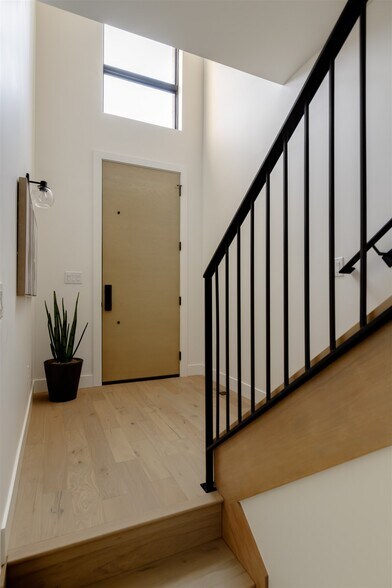 Building Photo - 1751 N Williams St