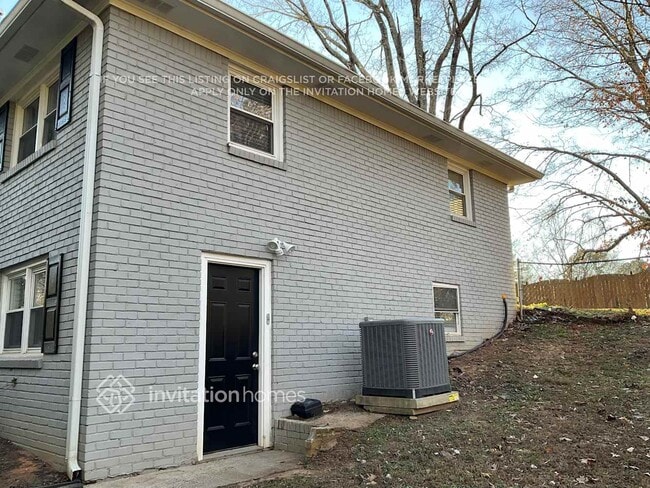 Building Photo - 3558 Pine Needle Dr SW