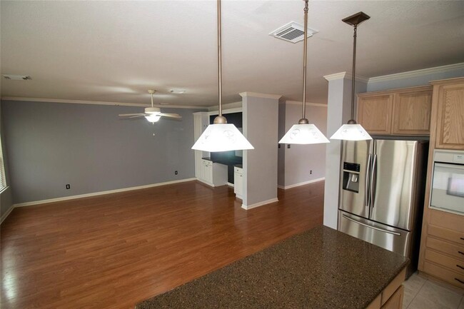 Building Photo - 21534 Pointed Oak Ln
