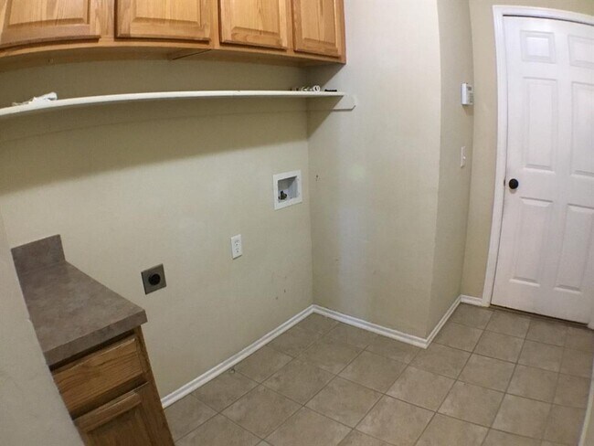 Building Photo - 18001 Montoro Way