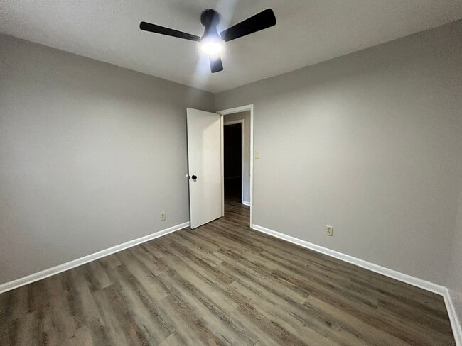 Building Photo - 745 Rustland Dr