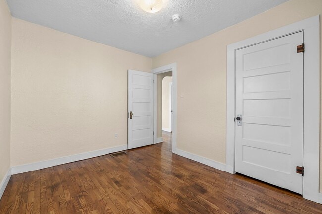 Building Photo - Charming home in Jackson, just minutes from Uptown!