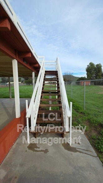 Building Photo - 33123 9th St