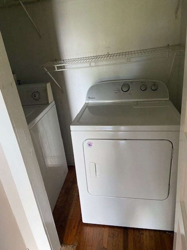 Building Photo - Beautiful 3brm, 2bath Home in Heart of Bur...