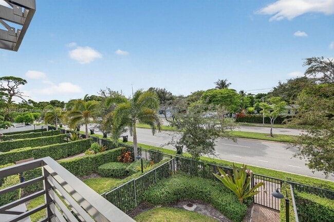 Building Photo - 1402 SW 4th Ave