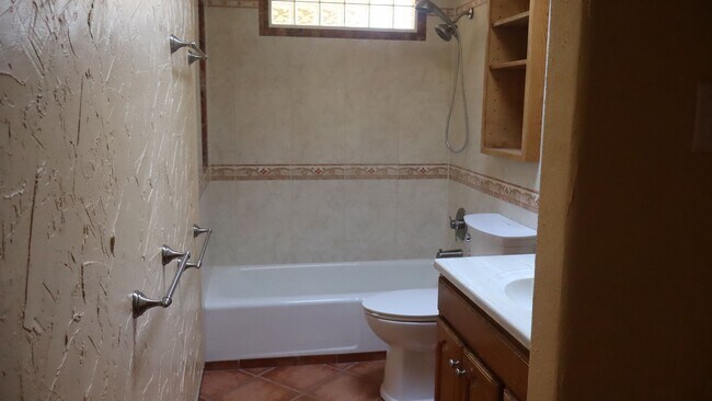 Building Photo - Spacious