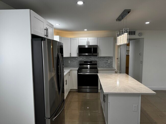 Building Photo - 153 Monaco Way