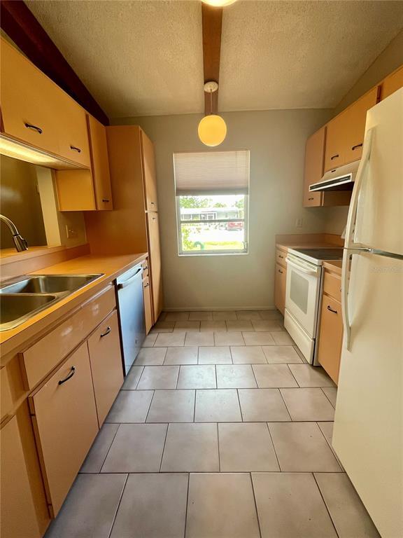 Building Photo - 2120 Outer Dr