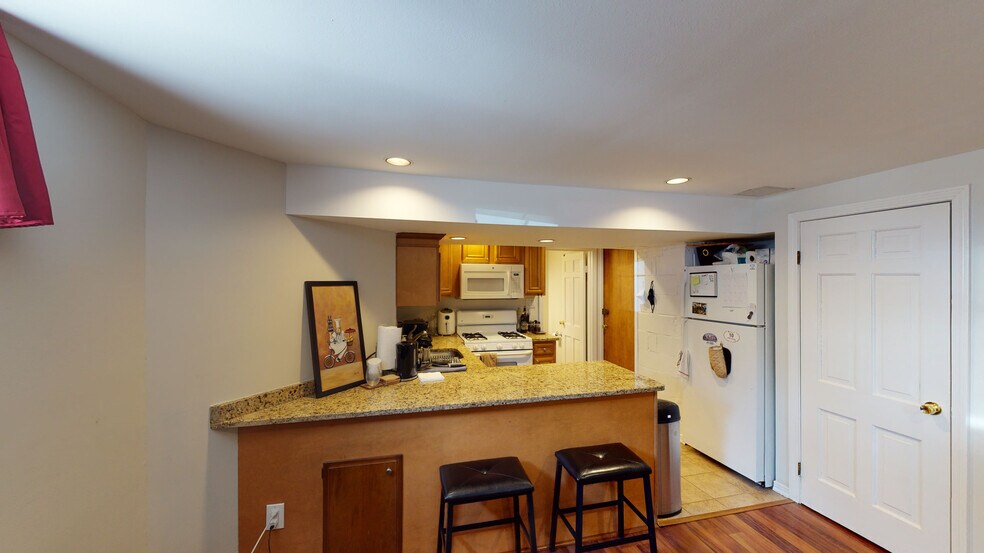 Building Photo - 9 Ashton Pl