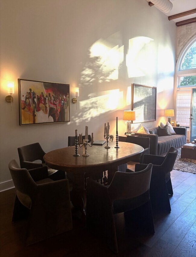 Building Photo - Desirable Nettleton rare vacancy massive  1Bd  2.5 bath with office/flex space , 2 parking space ...
