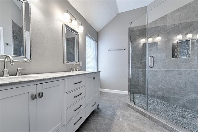 Building Photo - 4109 Pinewood Dr