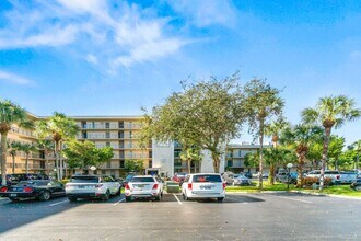 Building Photo - 15 Royal Palm Way