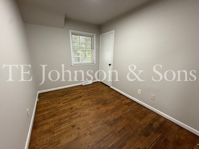 Building Photo - Newly Renovated 4 Bedroom Home with Hardwood Floors & Central A/C in Winston-Salem
