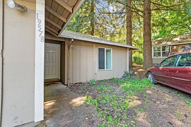 Building Photo - 19576/78SW