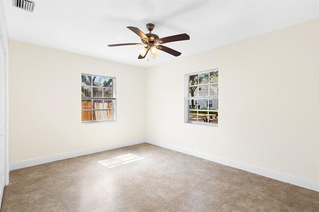 Building Photo - 1509 SW 32nd Ct