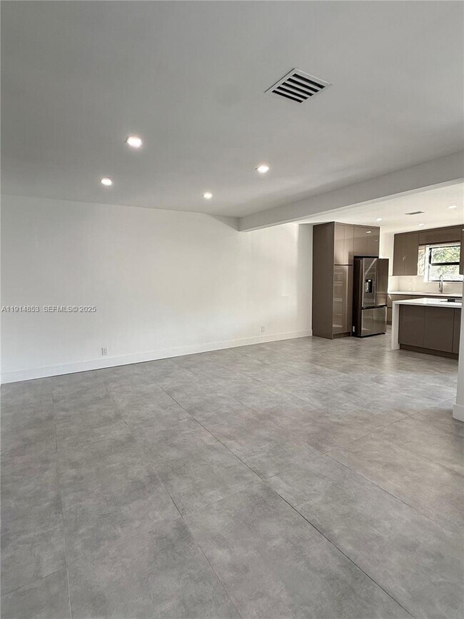 Building Photo - 12615 N Miami Ave