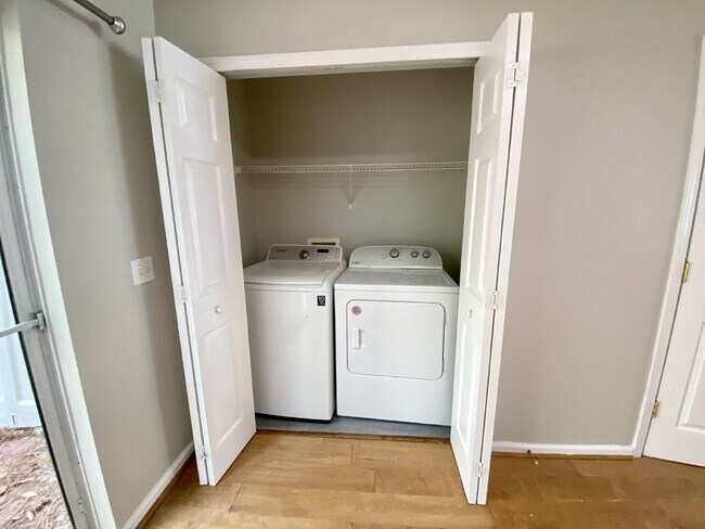Building Photo - Three Bedroom, Townhome in The Farm!