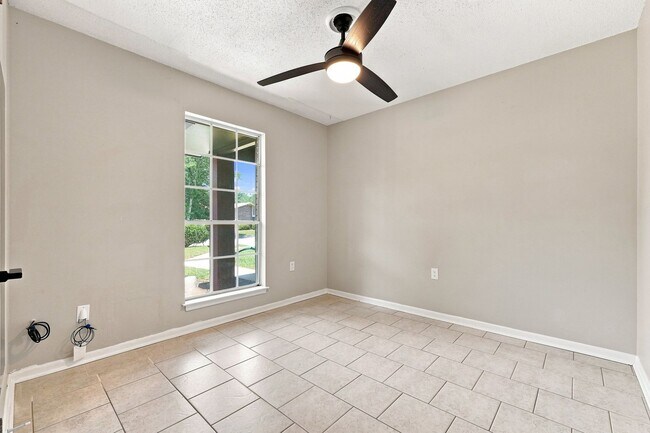 Building Photo - 1510 Royal Palm Dr