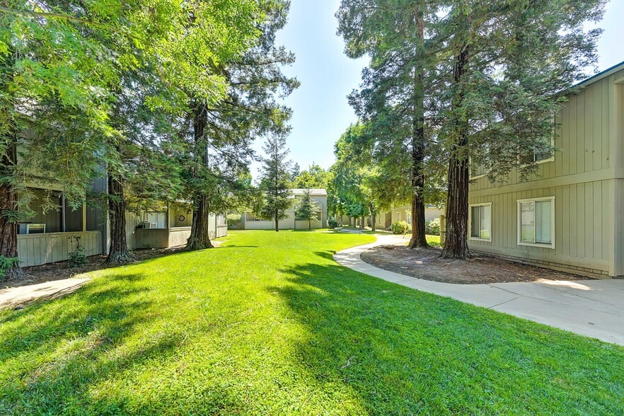 Building Photo - The Redwoods Apartments
