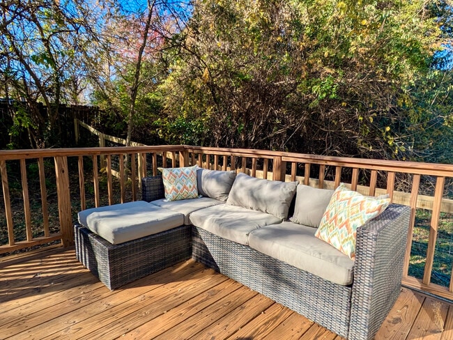 Building Photo - 1717 W Lakewood Ave