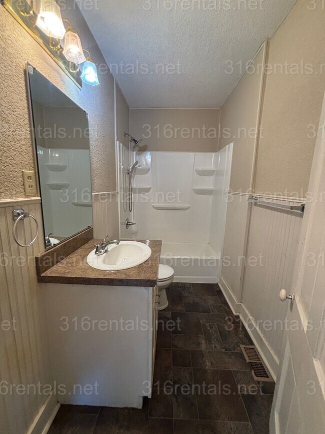 Building Photo - Rental Available NOW!