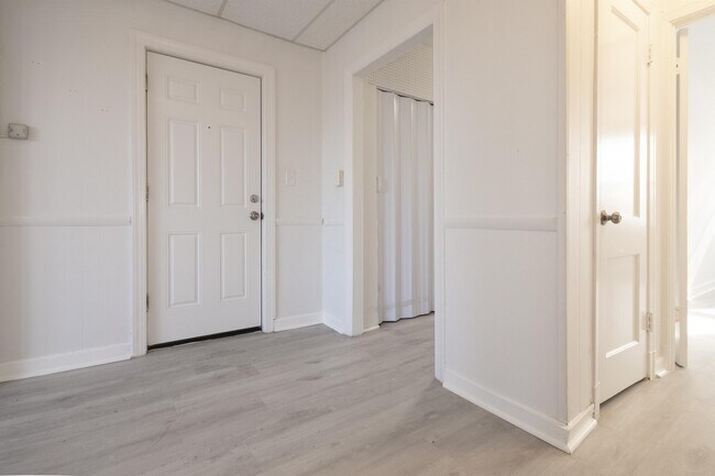 Building Photo - 3217 Dubois Pl SE