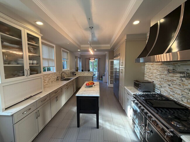 Building Photo - Elegant St. Francis Wood Residence - Available Furnished or Unfurnished