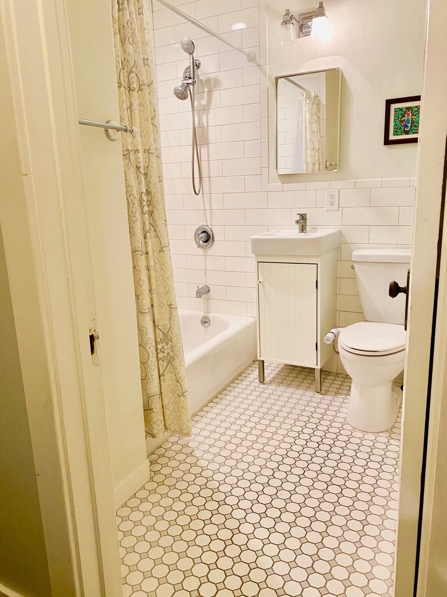 Building Photo - 160 S Catalina St