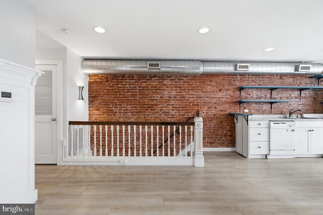 Building Photo - 651 N 33rd St