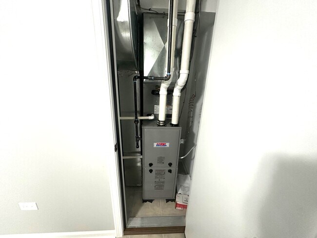 Building Photo - 423 S Westmore-Meyers Rd