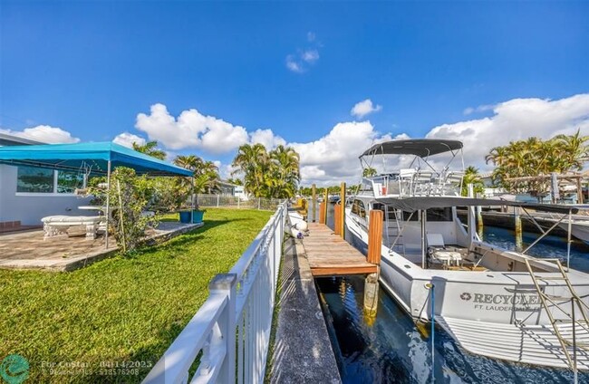 Building Photo - 1201 Avocado Isle