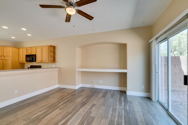 Building Photo - Spacious & Beautiful 3-Bedroom Home in Gat...