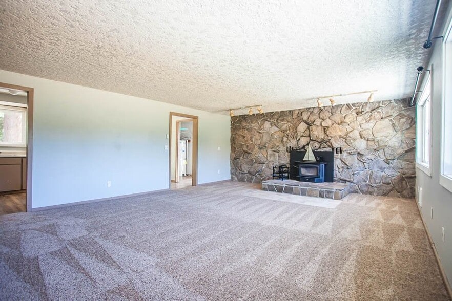 Building Photo - 95 Rattlesnake Rd