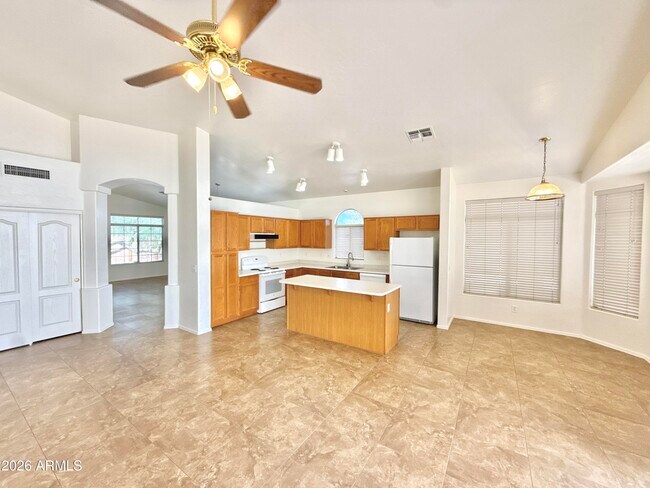 Building Photo - 13896 W Wilshire Dr