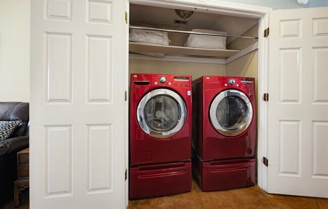 Building Photo - 2065 Peabody Ave