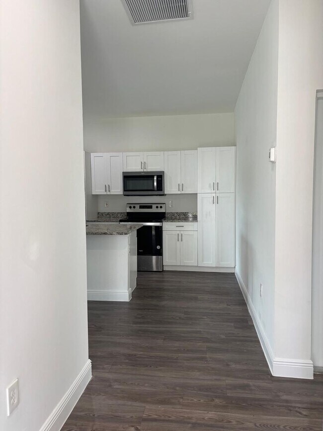 Building Photo - Lehigh Acres Beautiful 2 bdrm/2 bath Plus ...
