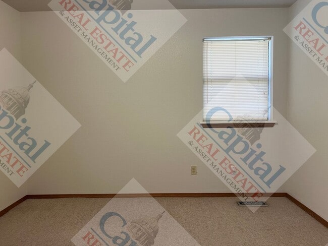 Building Photo - Country Beauty