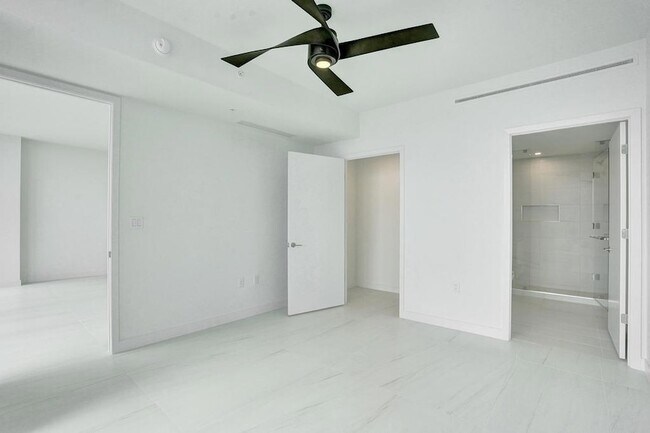 Building Photo - 900 N Ocean Blvd