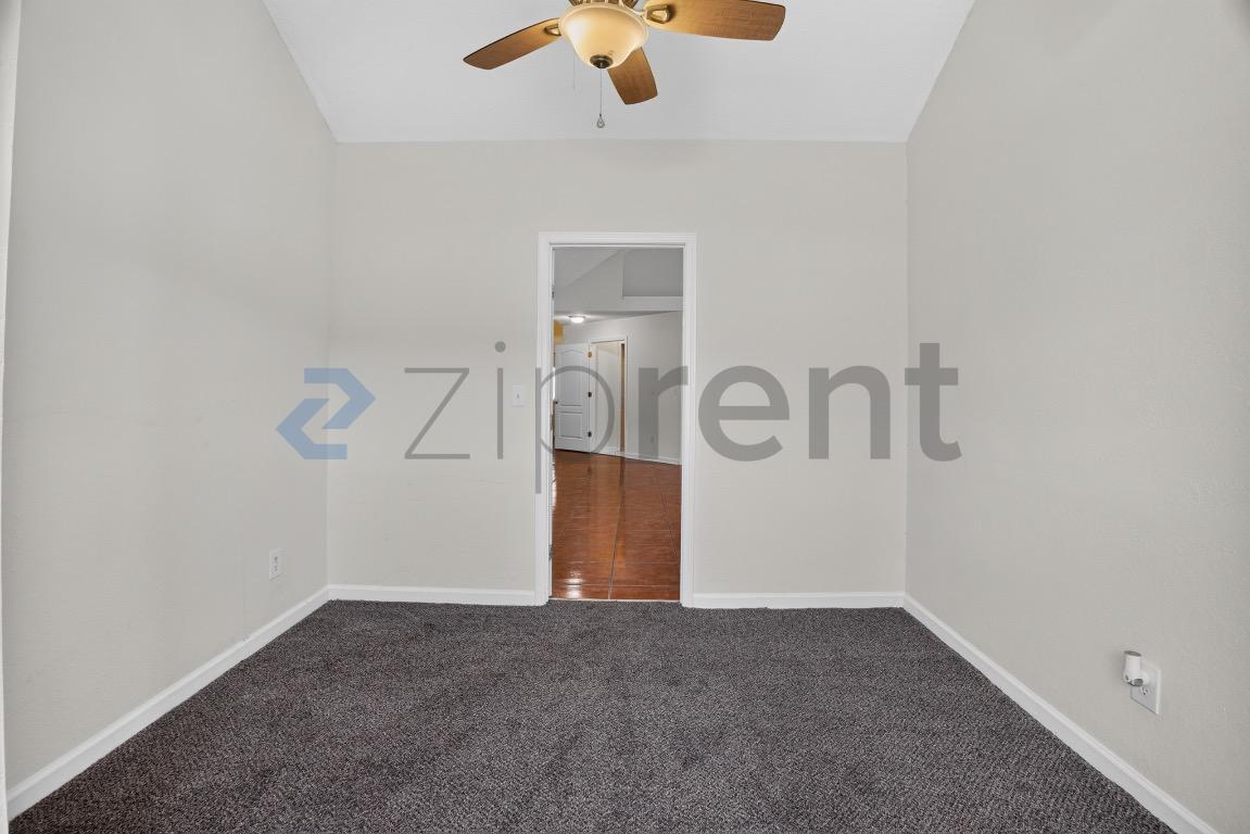Building Photo - Unit