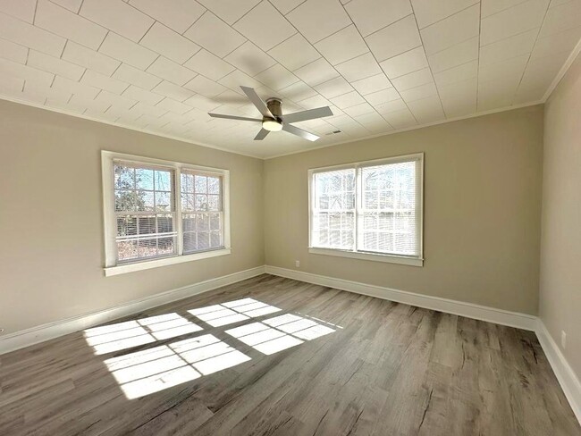 Building Photo - 1827 McLean Rd