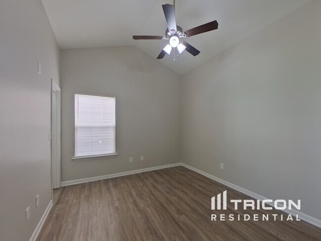 Building Photo - 1300 Crandon Dr