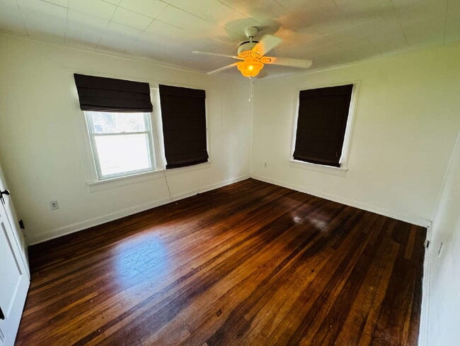 Building Photo - 3BR/2BA Cottage-Style Home, offering timeless character for Lease