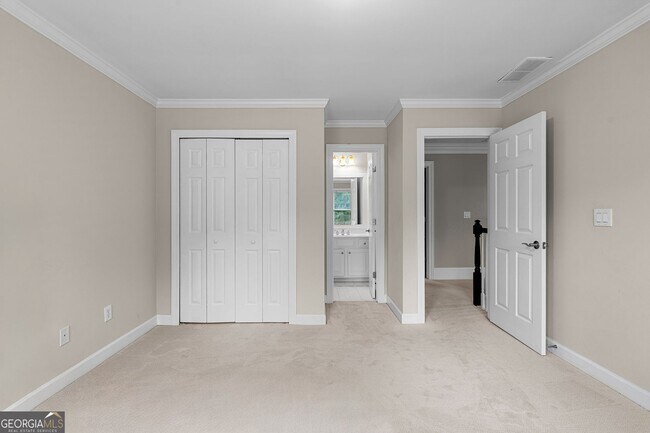 Building Photo - 340 Broadmoor Dr