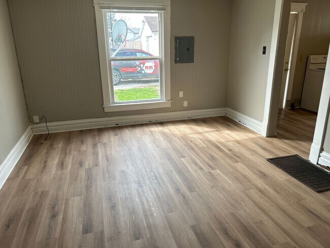 Building Photo - 107 Morgan St