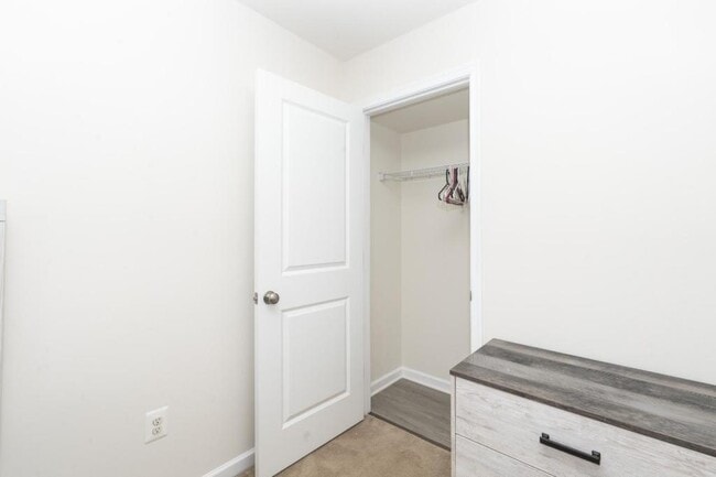 Building Photo - 1841 Graymount Way