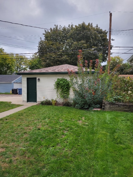Building Photo - 4409 Nokomis Ave
