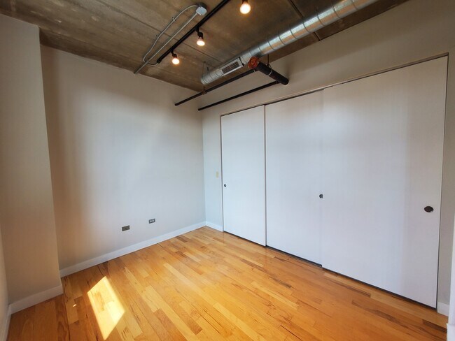 Building Photo - 10 S Dunton Ave