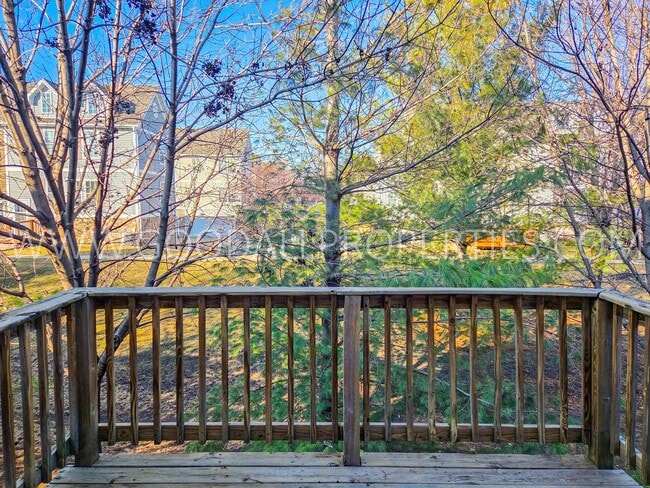 Building Photo - RENT SPECIAL!!! 2 Bedroom 2.5 Bath Townhome in Urbandale with attached two car garage.